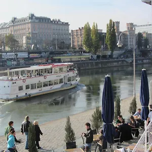 wohnen-im-herzen-von-wien-at-the-waterfront-apartment.vienna-besthotels.com/